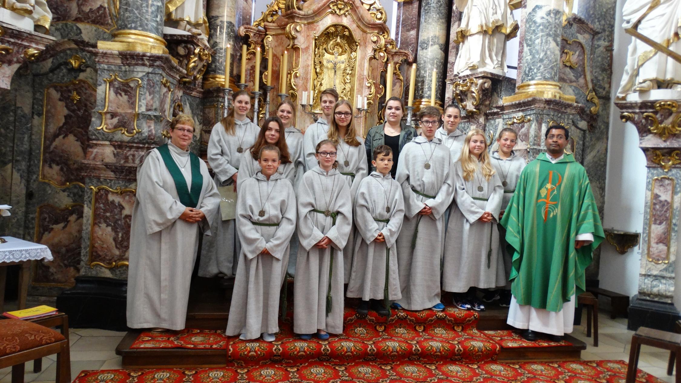 Dank an Minis für langährigen Dienst – Fahrzeugsegnung