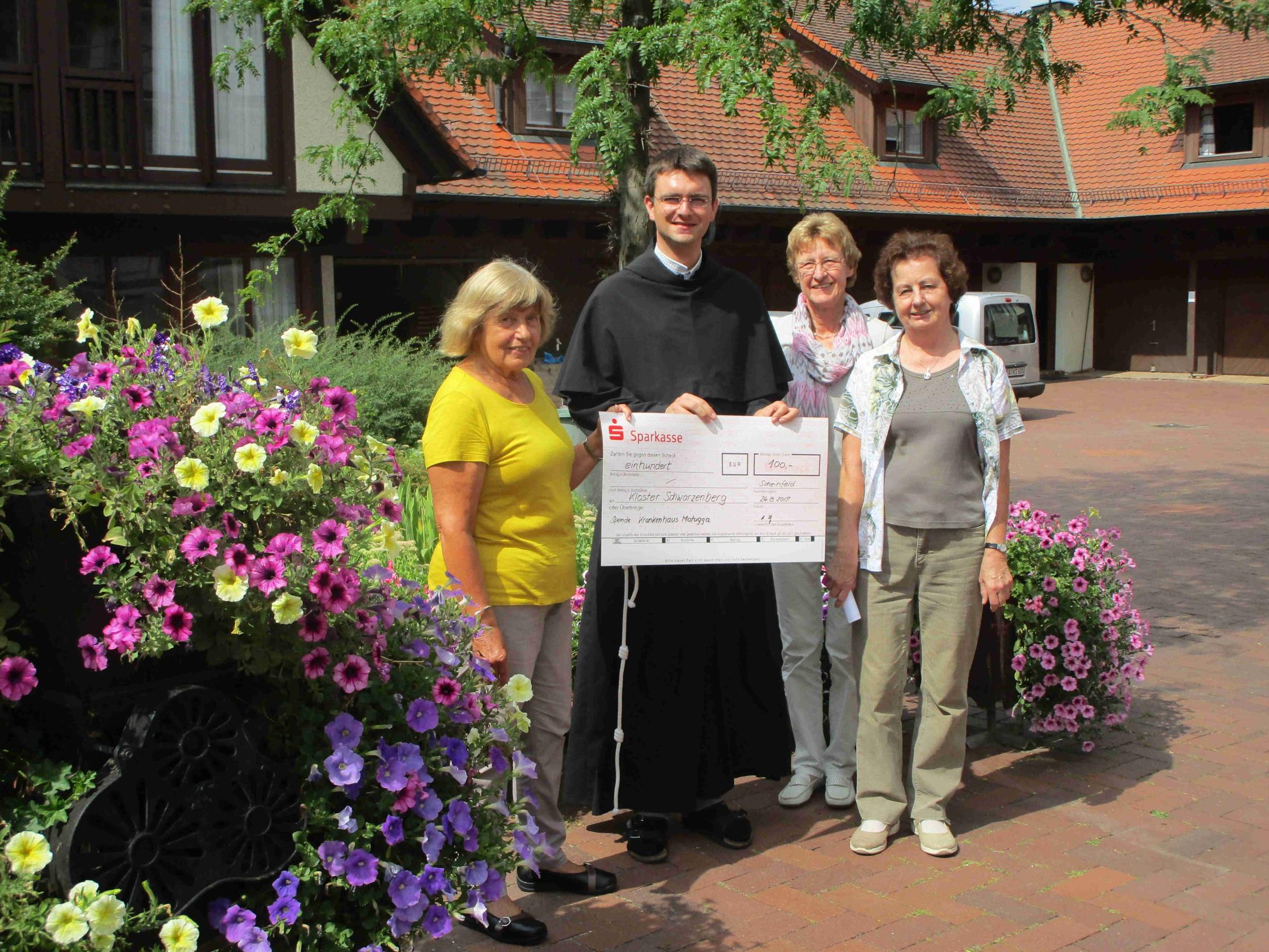 Spende Frauenbund SEF ans Kloster